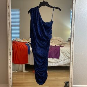 Dark blue and black one sleeved ruched midi dress